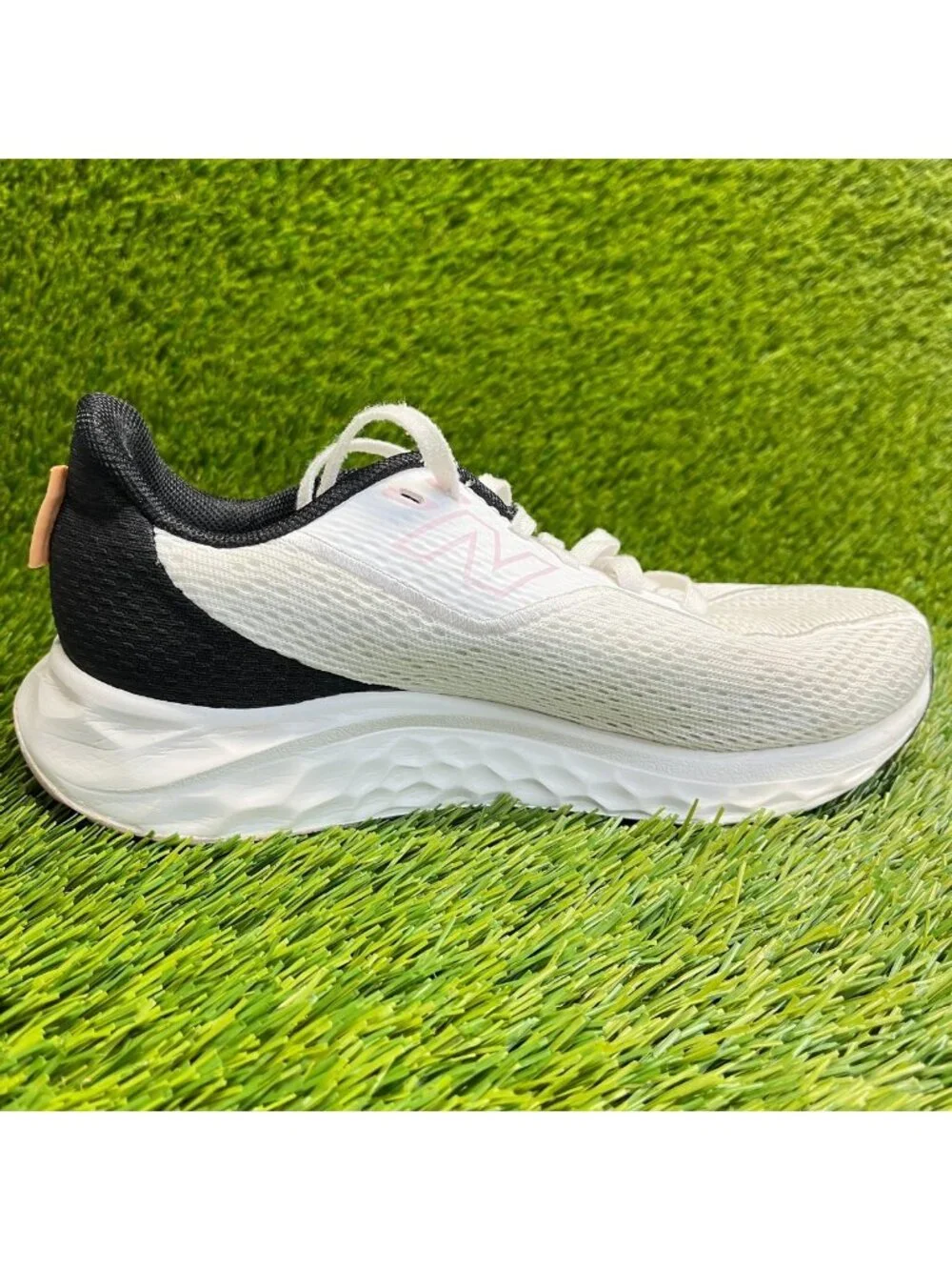 New Balance Fresh Foam Arishi v4 Womens Size 6.5D White Running Shoes Sneakers